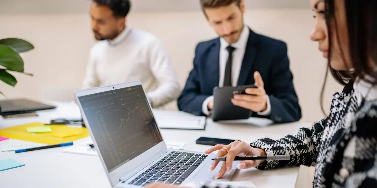 Hero image for blog post about Insourcing vs Outsourcing