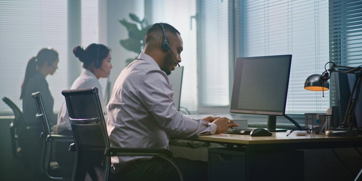 hero image for blog post about customer service call center